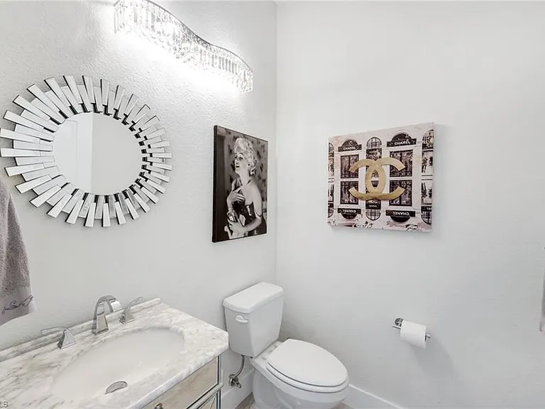 22660 Fairlawn Ct — Photo 31