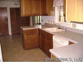 5th image of 424 Deerhaven Ln