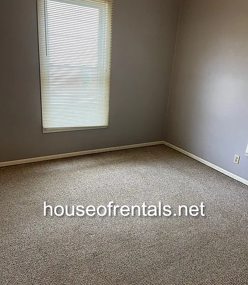417 W Grand Ave — Photo 7