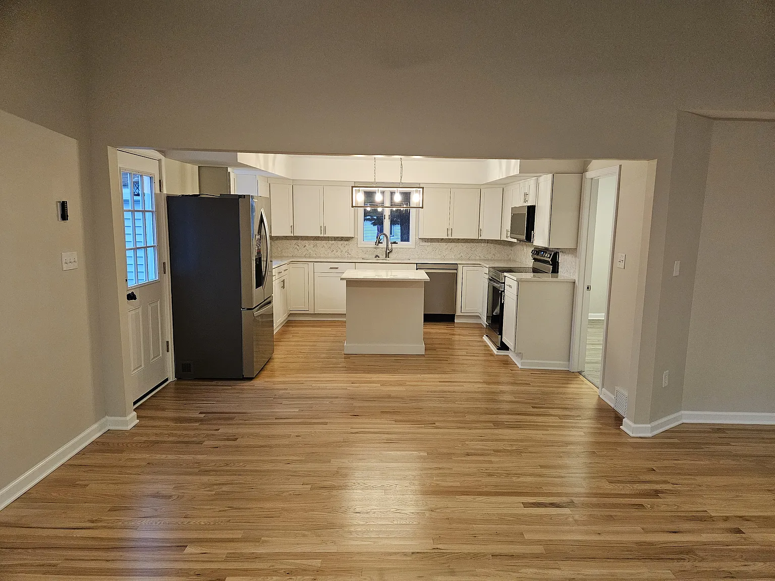 2 bed, 1080 sqft, $2,400 — Photo 2