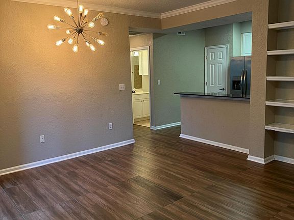 2nd image of 8539 GATE Parkway W #424