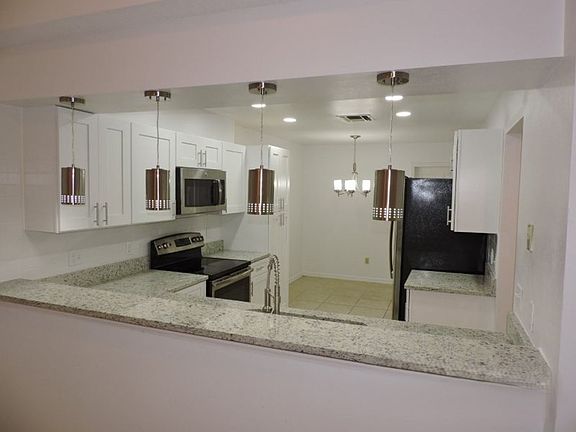 5th image of 8238 Sandpoint Blvd