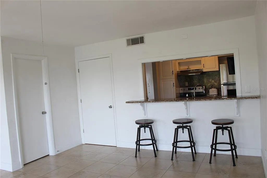 2 bed, 1.5 bath, 1520 sqft, $1,700 — Photo 3