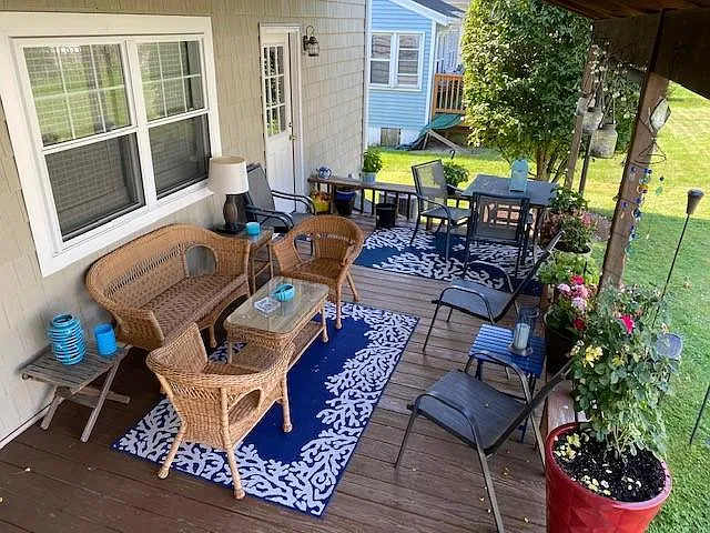 Oversized deck for entertaining
