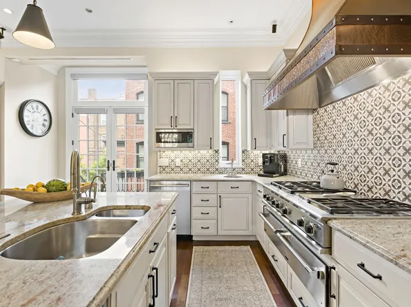 630 Hudson Street image 11 of 50