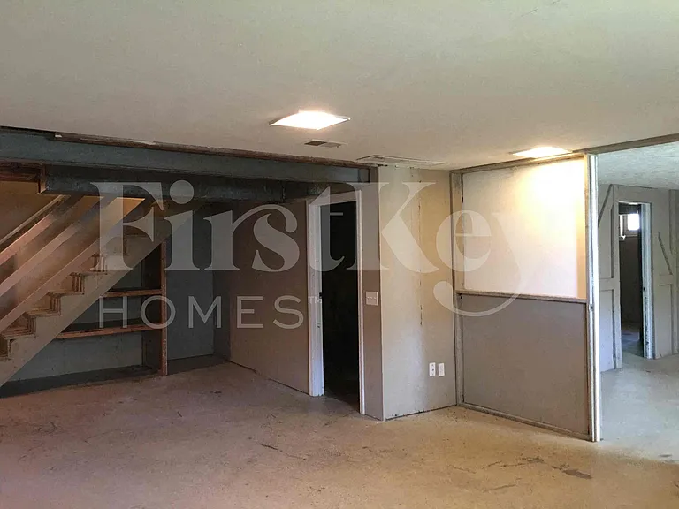 2560 Pheasant Dr — Photo 17