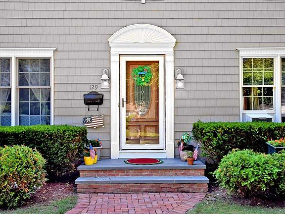 2nd image of 129 Evergreen Ln