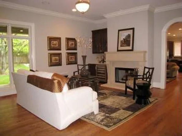 8327 Kingsbury Blvd, Saint Louis, MO 63105