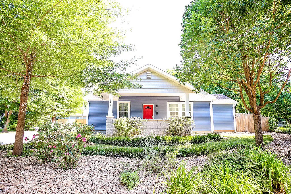 3 bed 2 bath w/ beautiful yard space blocks away from MSU — Photo 1