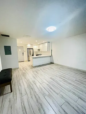 Rented by E Realty International Corp | media 30