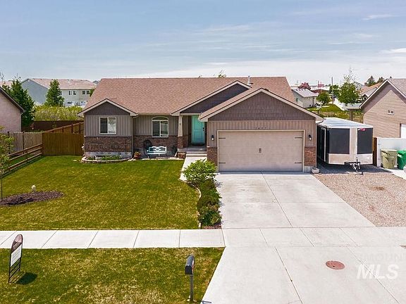 2nd image of 3497 N Volcanic Ave