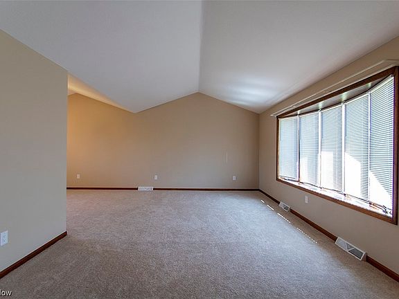 3rd image of 8672 Oxford Dr