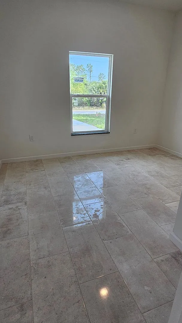Brand New Move In Ready 3 Bedroom 2 Bath — Photo 4
