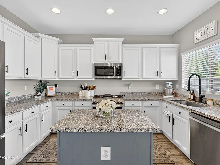 118 W Dragon Tree Ave — Photo 2
