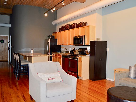 3rd image of 2333 W Saint Paul Ave APT 311
