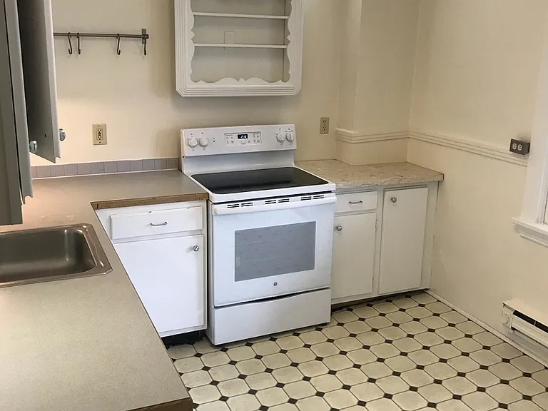 Fremont Apartments - Located on Fremont Ave — Photo 26