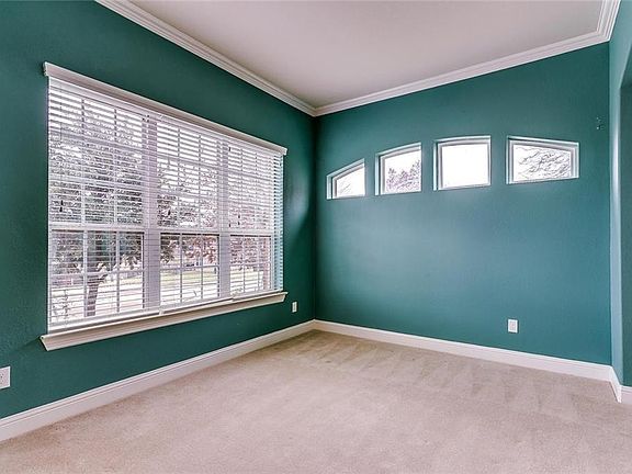 3rd image of 2836 Fountain View Blvd