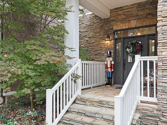 4th image of 732 Oakline Cir