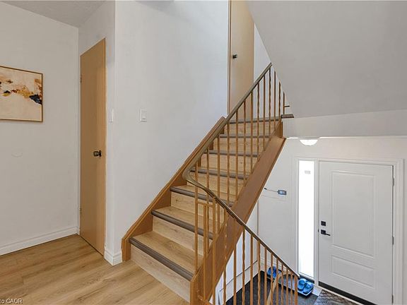 5th image of 427 Keats Way #2