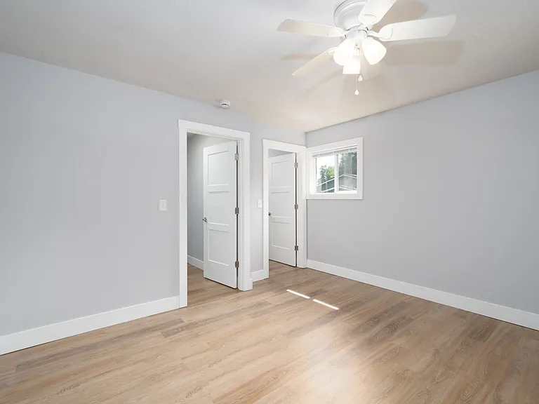 Columbia Court Apartments — Photo 42