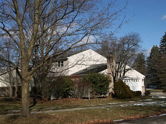 3rd image of 186 Carriage Way