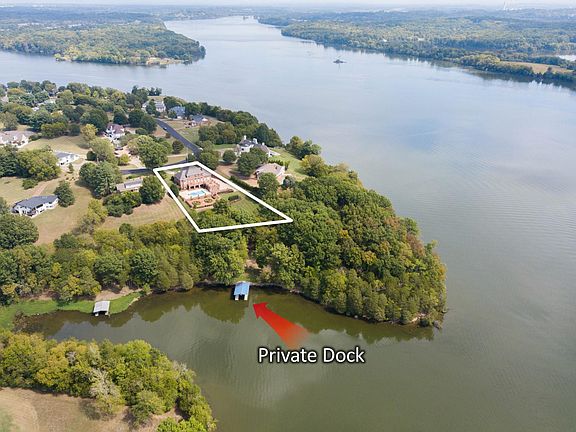 3rd image of 1267 Windsor Dr