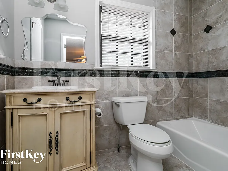 3704 Newport Dr — Photo 10