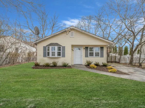 38 Manor Drive, Shirley, NY 11967