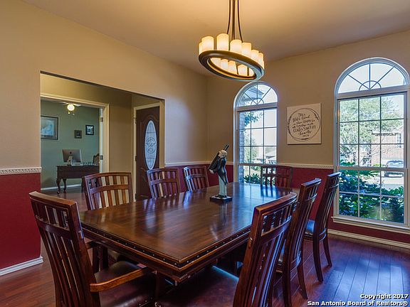 5th image of 923 Amberstone Dr