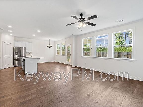 5th image of 738 Woodvine Dr
