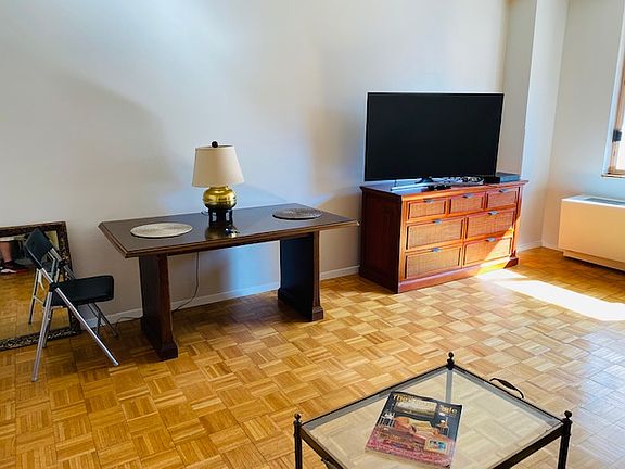 4th image of 350 W 50th St APT 4NN