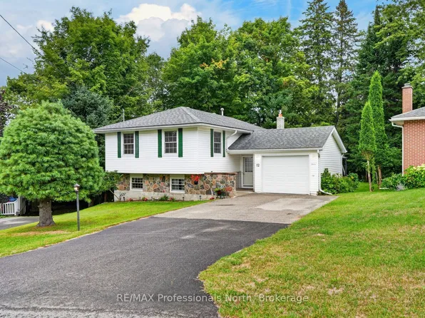 12 Anthony Ct, Huntsville, ON P1H 1T2