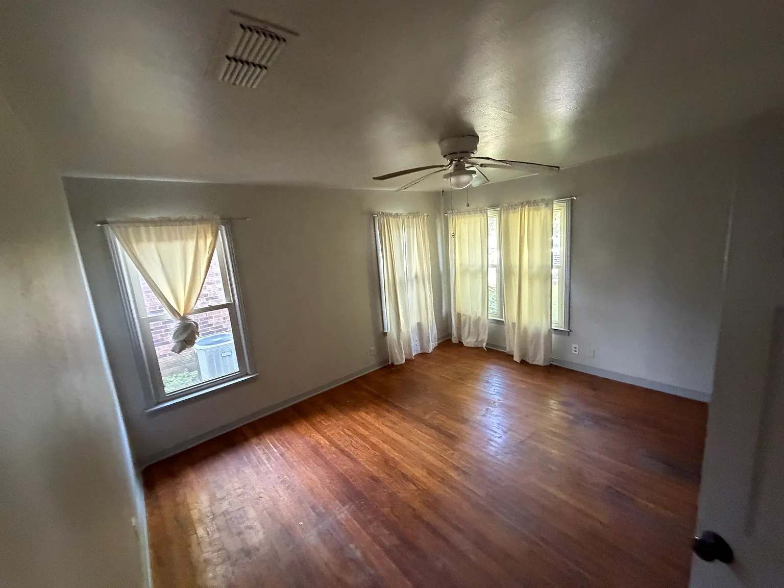 120 N Avenue C — Photo 3