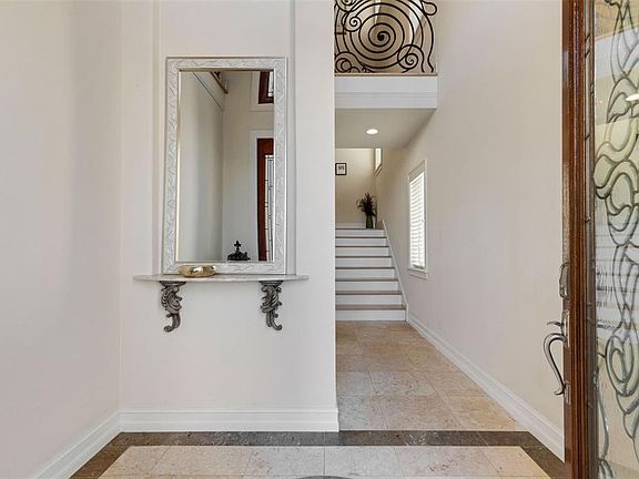 3rd image of 13423 Gulf Ln