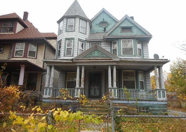 1st image of 1527 E 82nd St