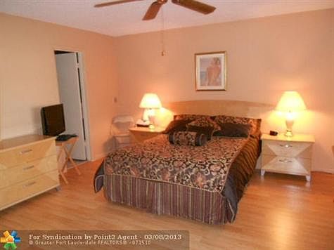 5th image of 1071 Newport Dr #Q
