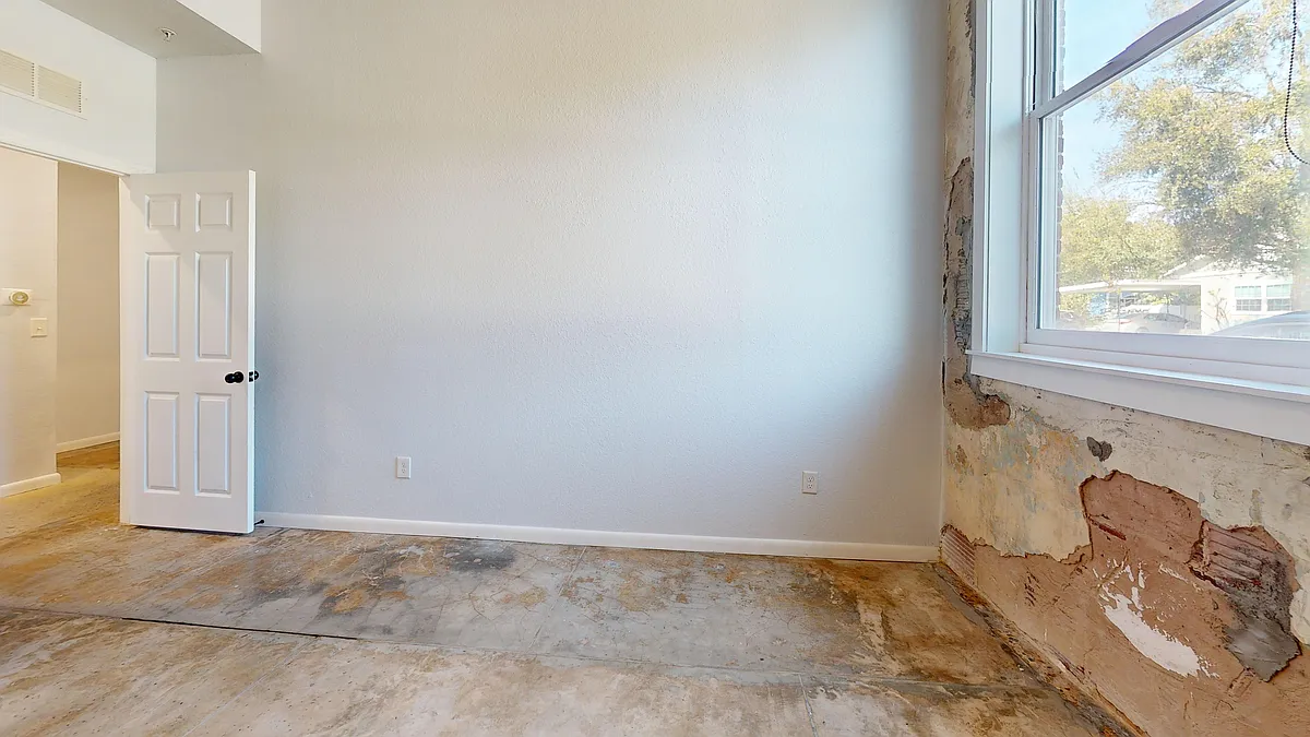Envision your dream space in this bright room flooded with natural light. - 3108 N Jefferson St