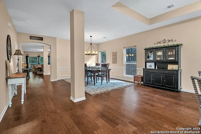 3 bed, 2.0 bath, 3191 sqft, $2,500 — Photo 3