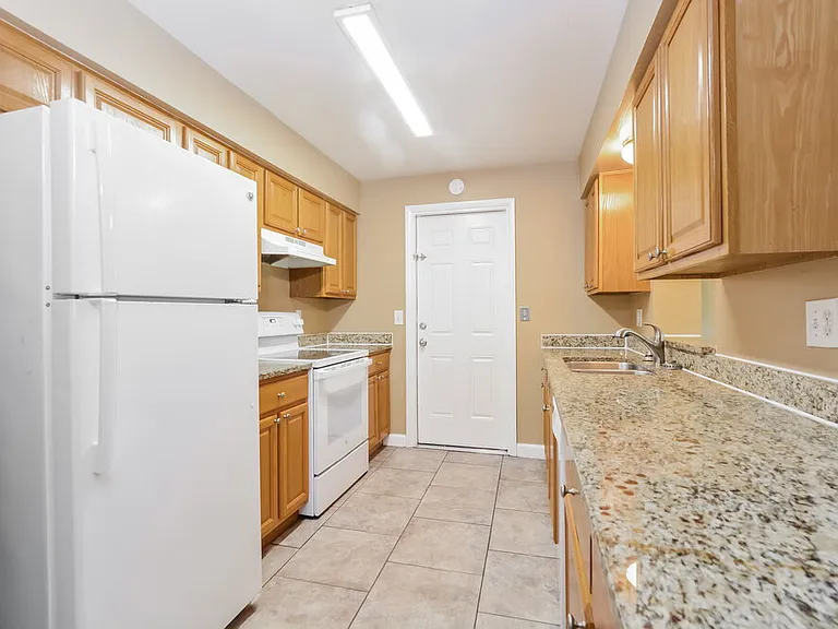 1264 Croftwood Dr — Photo 5