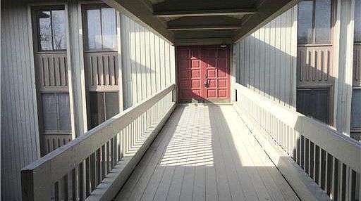 4th image of 855 Cliffs Dr APT 104-C