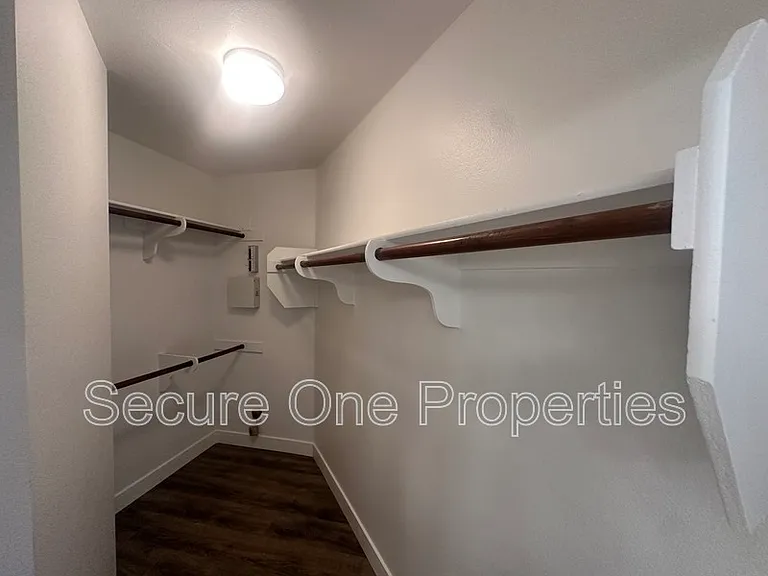 674 Warwick Ave — Photo 27