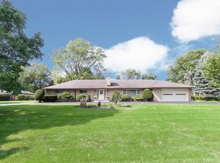 14 W Stonegate Dr, Prospect Heights, IL 60070
