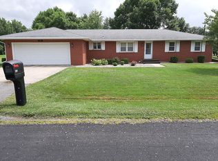 201 Greenway Dr, Shelbina, MO 63468