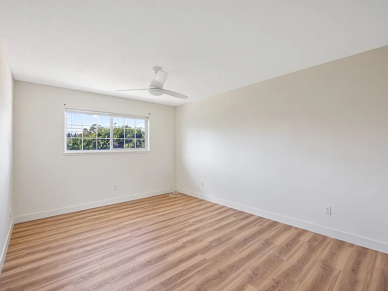 2087 Rhoda St — Photo 15
