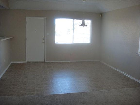 3rd image of 5009 Parkwood Dr