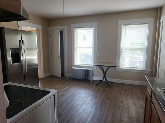 3rd image of 18 William St #1