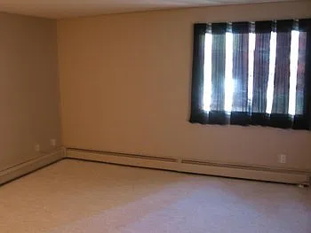 Great One Bedroom - Fully Renovated — Photo 3
