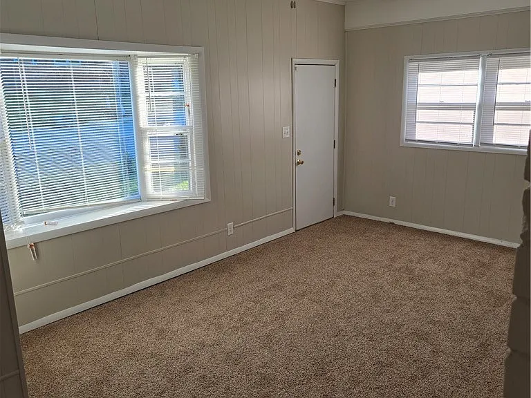 704 Dwain Dr — Photo 7