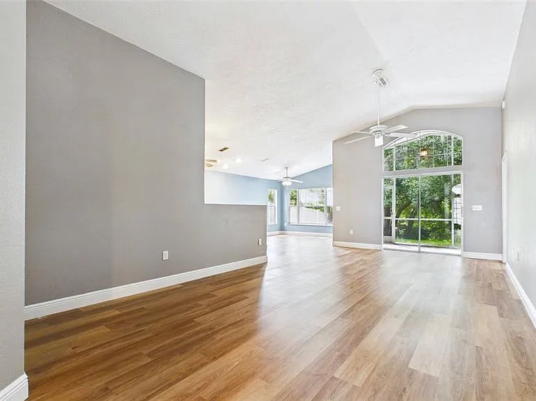 11654 Leda Ln — Photo 3