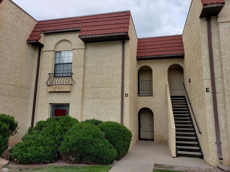 Front of unit, upper floor 2D